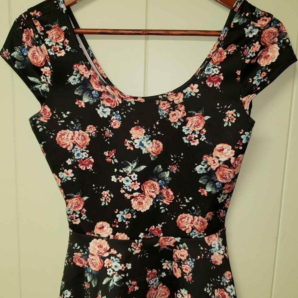 M Black/Peach floral top from Nor